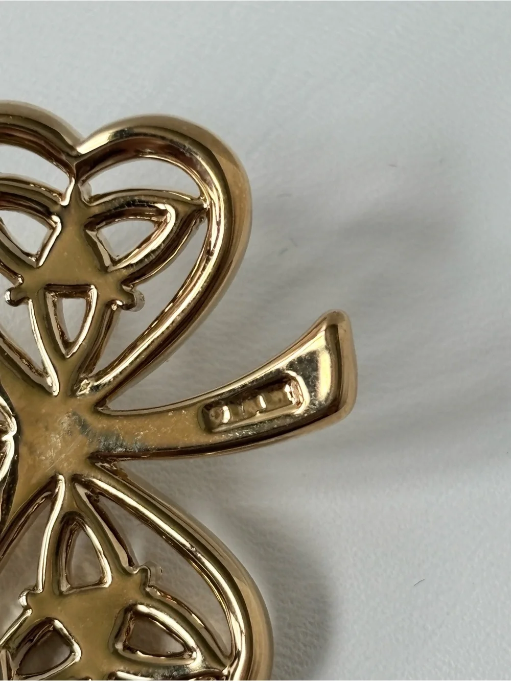 18K Gold Plated Shamrock  Brooch with Trinity Knot Leaves and Green Stone